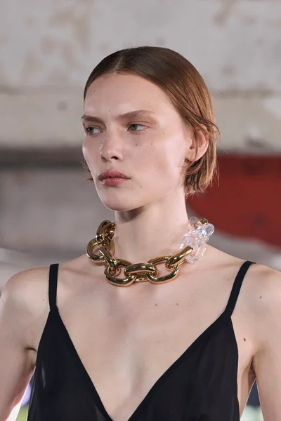 Look 12